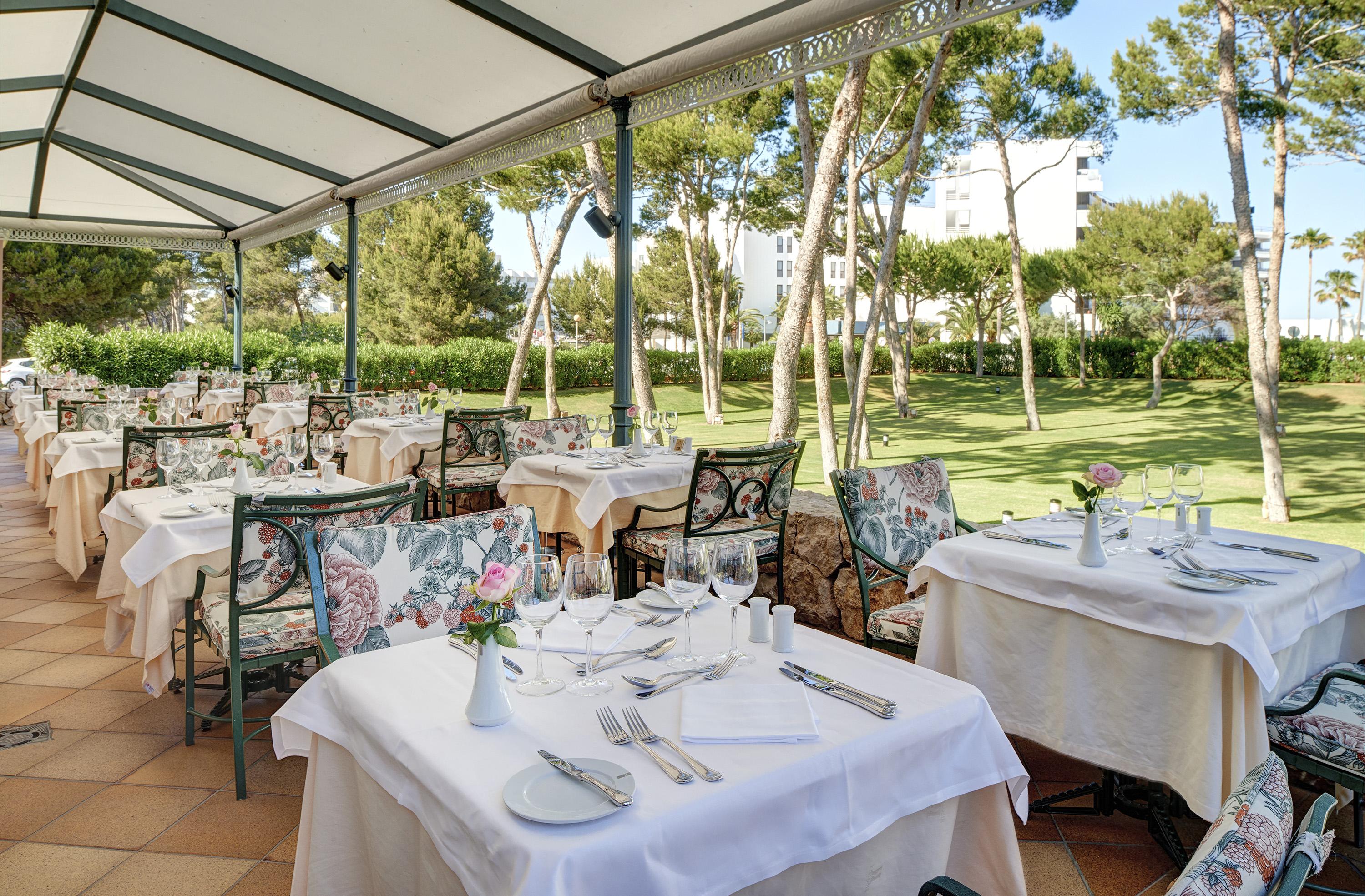 Hipotels Hipocampo Palace & Spa Кала Милор Екстериор снимка Restaurant at the hotel