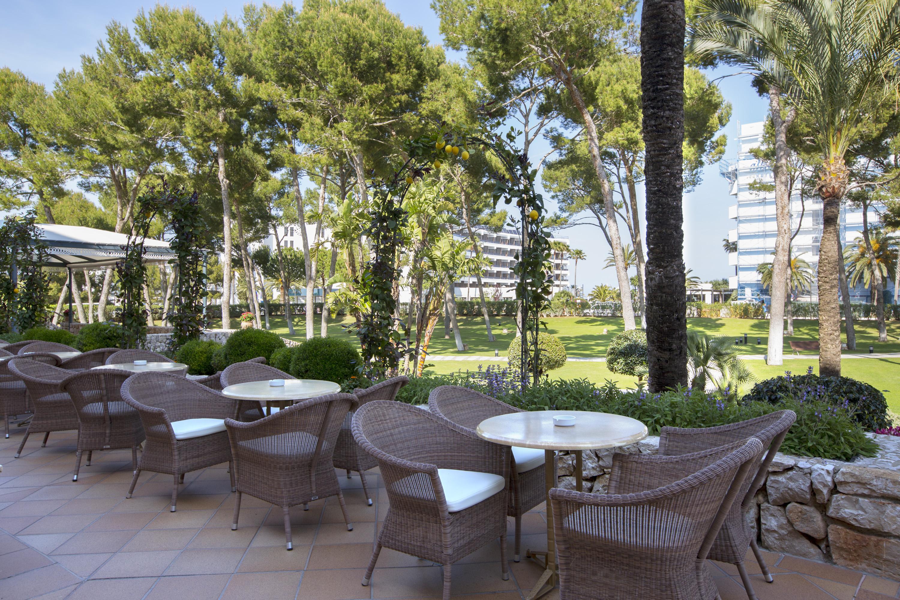 Hipotels Hipocampo Palace & Spa Кала Милор Екстериор снимка The hotel's gardens